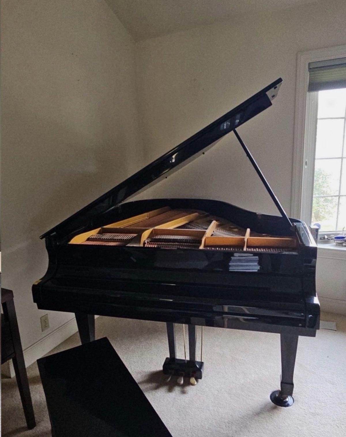 Young Chang G157 Satin Ebony Polish BabyGrand Piano 52