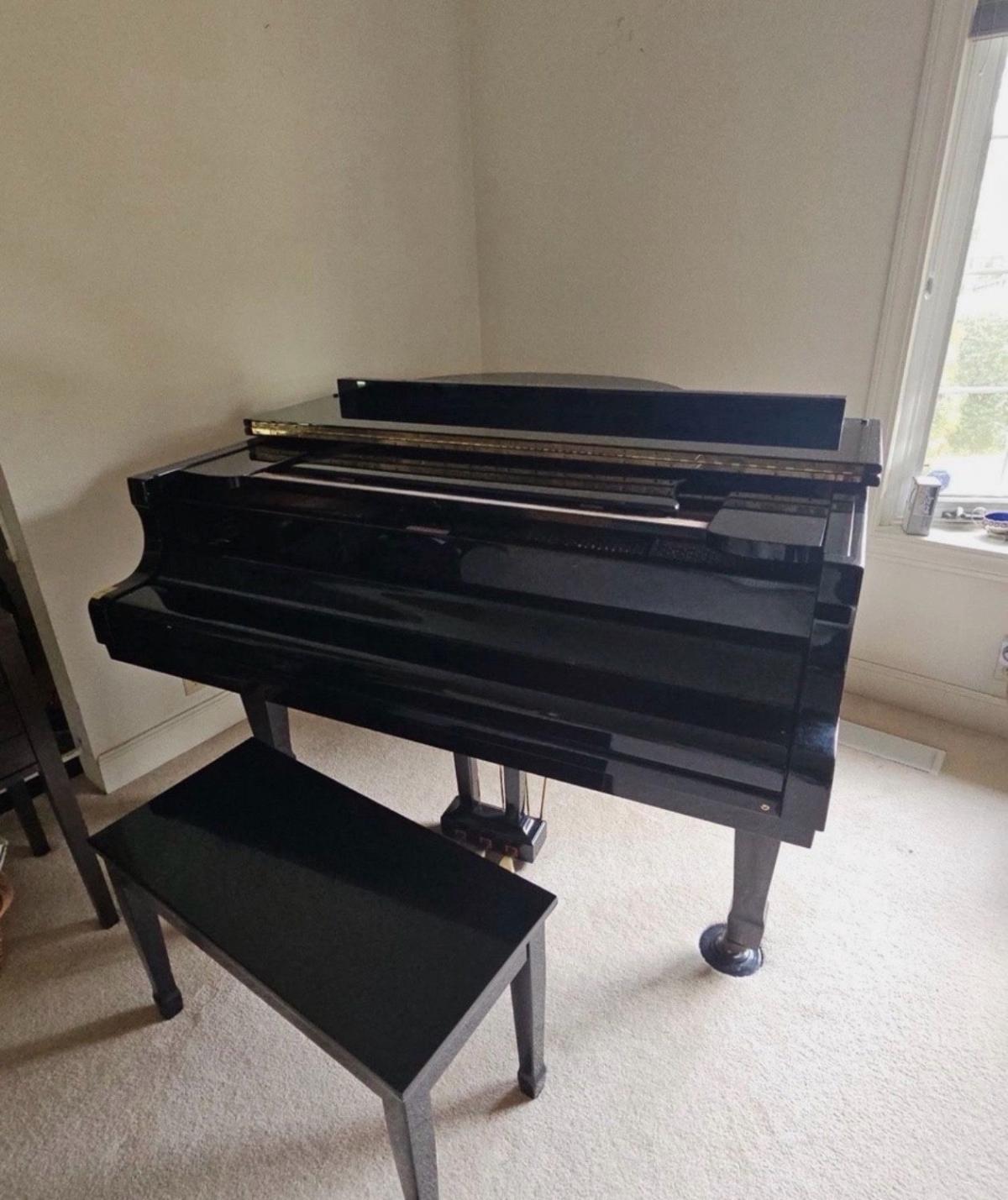 Young Chang G157 Satin Ebony Polish BabyGrand Piano 52