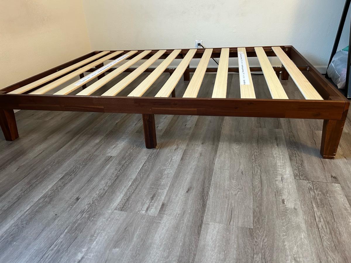 Esta en buen estado es para cama Queen - Alameda, California - Mi Mercado