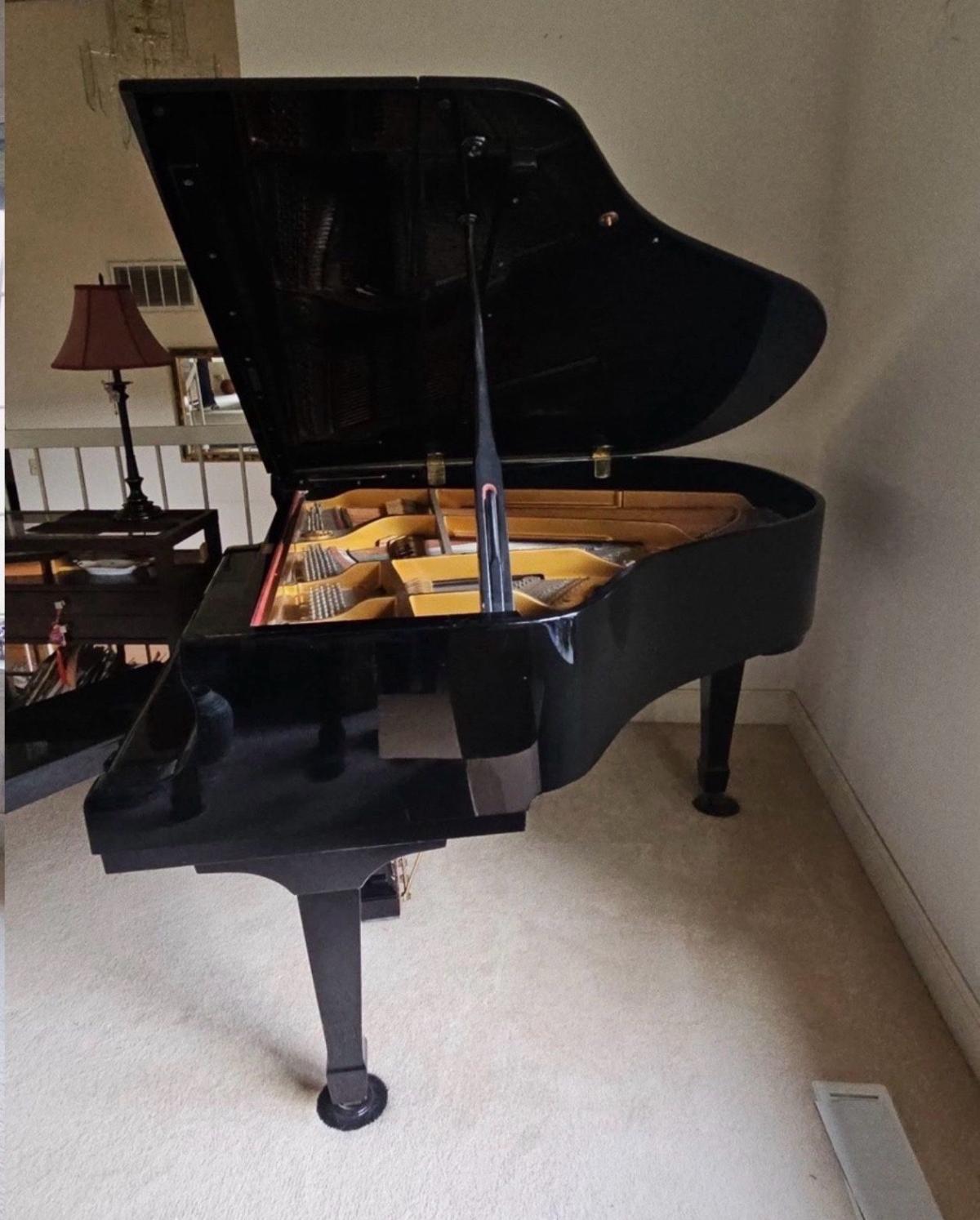 Young Chang G157 Satin Ebony Polish BabyGrand Piano 52 - Alicia, Arkansas - Mi Mercado