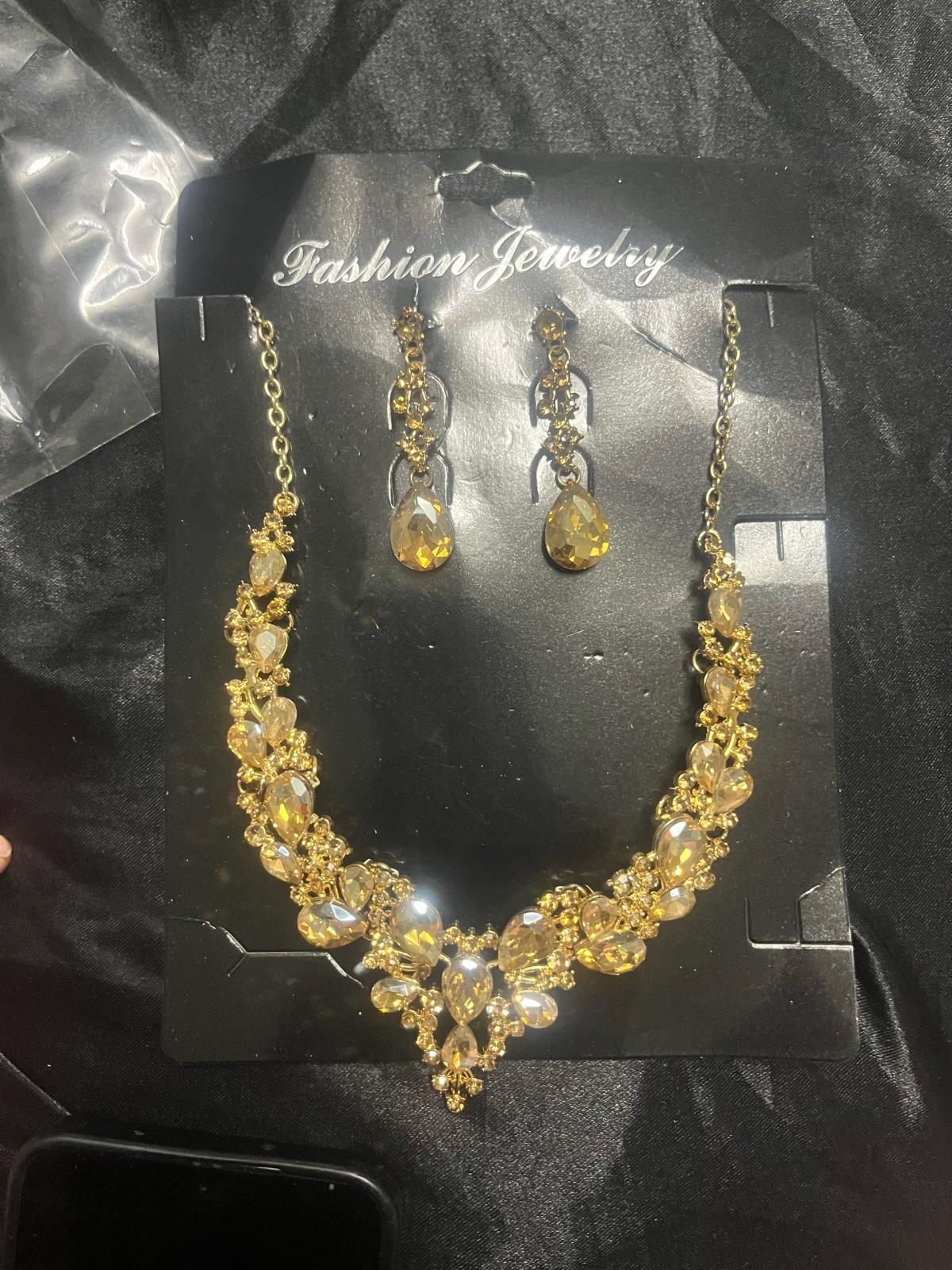 collar - Garland, Texas - Mi Mercado