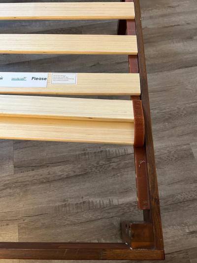 Esta en buen estado es para cama Queen - Thumbnail 3