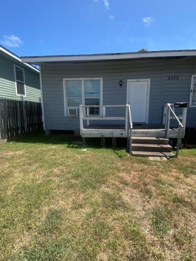 2 bd 1 ba 700 Sq Ft  Available Now
