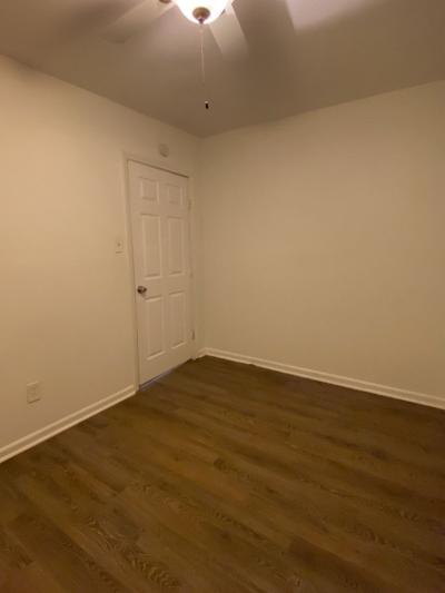 2 bd 1 ba 700 Sq Ft  Available Now - Thumbnail 4