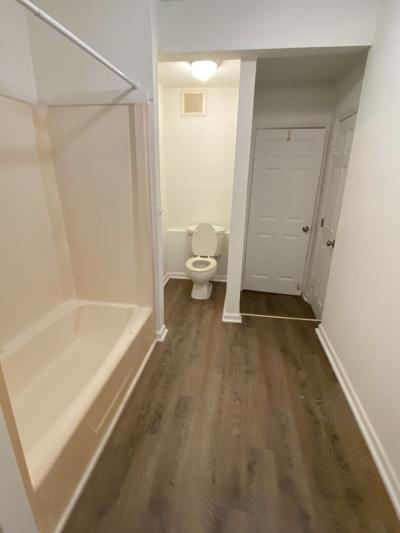 2 bd 1 ba 700 Sq Ft  Available Now - Thumbnail 6