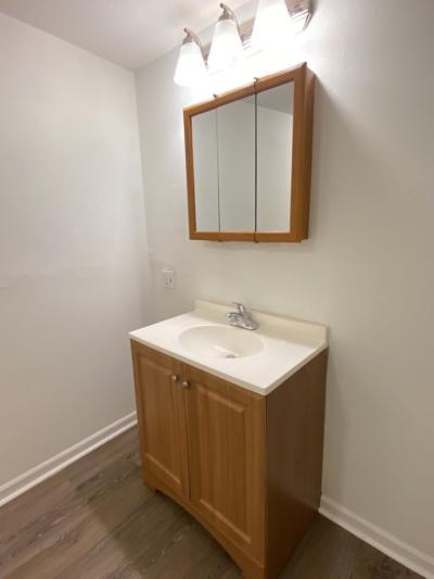2 bd 1 ba 700 Sq Ft  Available Now - Thumbnail 7